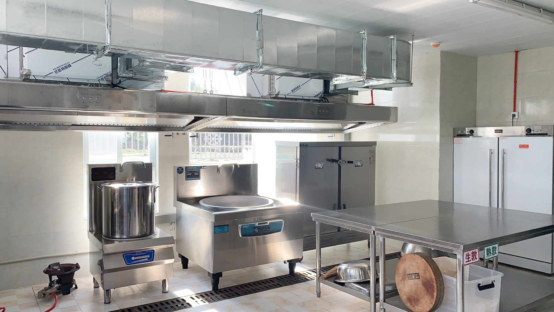 幼兒園學(xué)校廚房設(shè)備2