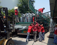 37°高溫下，優(yōu)佰特廚房設(shè)備公司的員工仍然在堅(jiān)持工作